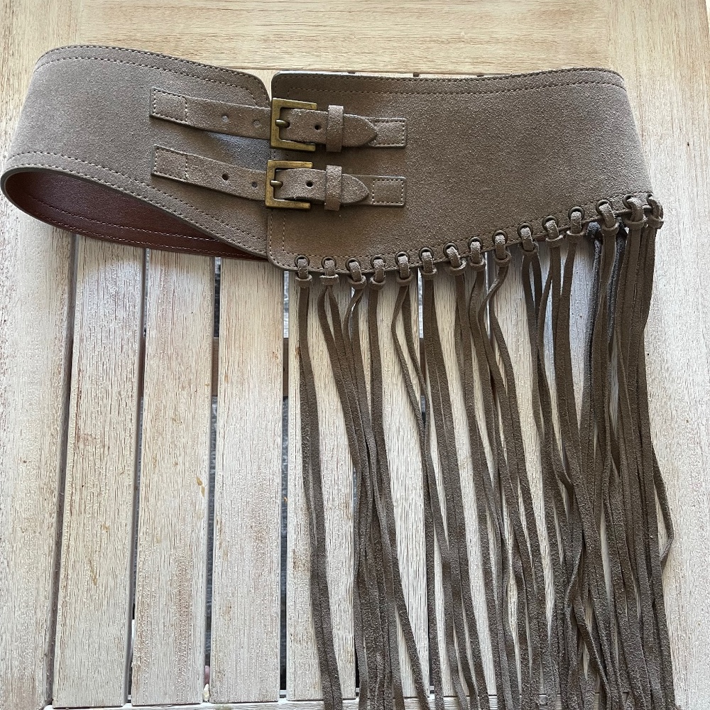 Calipso st Barts belt. Grey suede and fringe. Size medium.